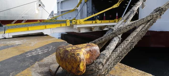 Independent: Χιλιάδες τουρίστες αποκλεισμένοι στα ελληνικά νησιά λόγω απεργίας της ΠΝΟ